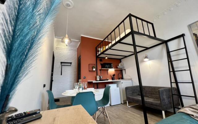 Диван и чемодан на магистрали Вокзальной