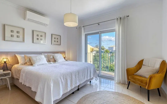7 Boa Nova Immaculately Presented TWO Storey TOW