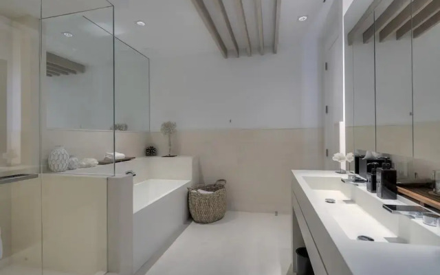 2 2 City View Penthouse Ph1615