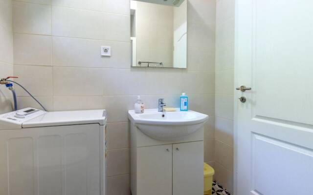 Beautiful Home in Sucuraj With Wifi and 2 Bedrooms