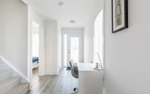 4BR 3BA Townhouse on Lake Ontario Free Parking Gym