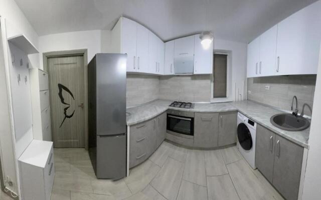 apartament cu 3 camere in zona linistita