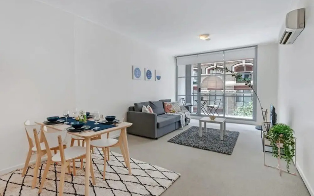 A Comfy & Modern Studio Near Darling Harbour