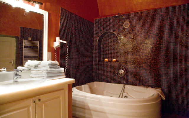 Adamis Majesty Suites