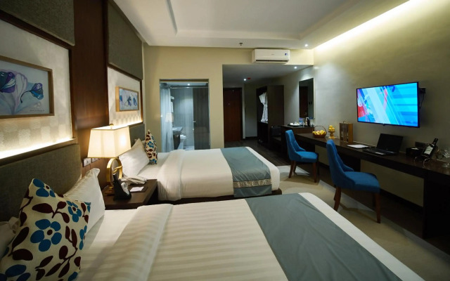 J7 Plaza Hotel