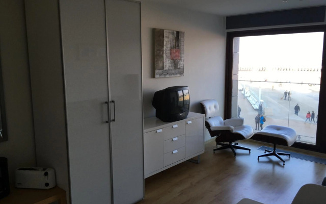 prachtige studio met havenzicht