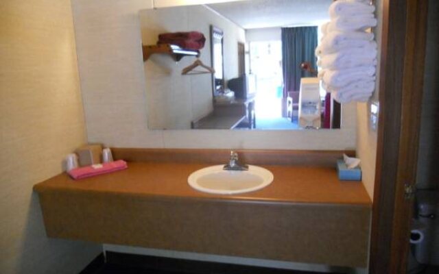 Colonial Mountain Inn