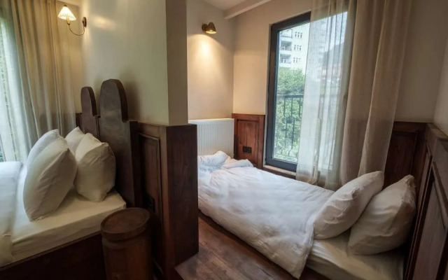 Elwood Hotel
