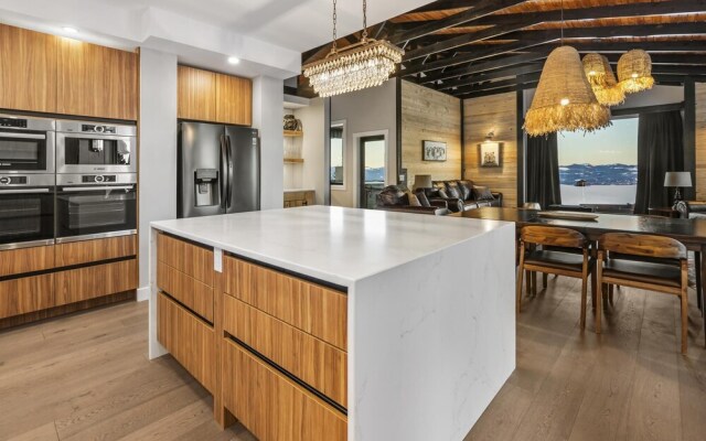 Chalet Monashee-brand New High End W/amazing Views