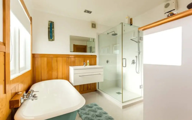 3 Bedroom Family Home With Harbour Views in Westmere