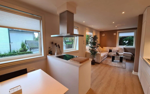 Bright And Modern - 2-bedroom, Central, Free Parking