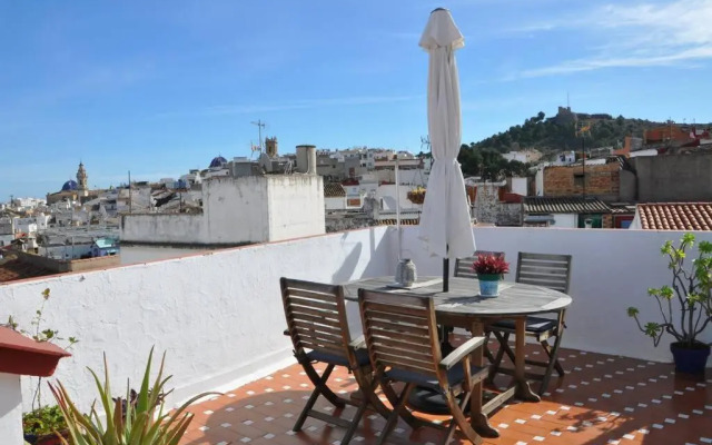 Quirky townhouse with a seaview roof terrace