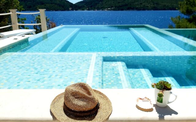Beachfront Villa Brulupes