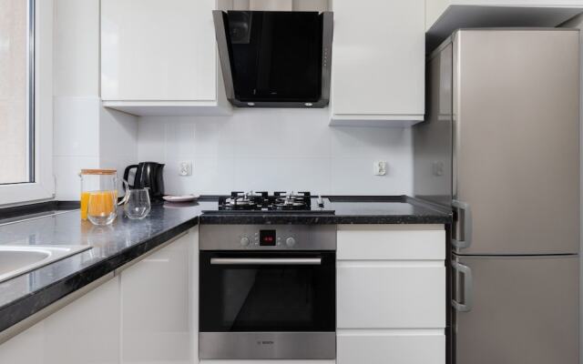 Malczewskiego Apartment by Renters