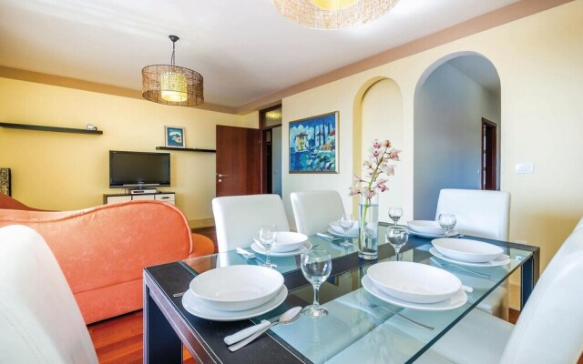 Beautiful Home in Icici With Wifi and 3 Bedrooms