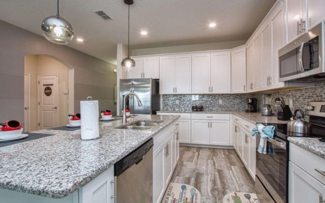 4718sh - Storey Lake