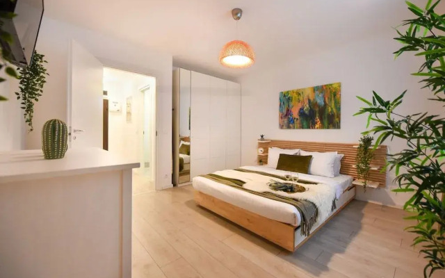 The Comfy Spot. 1 BR with Parking Included
