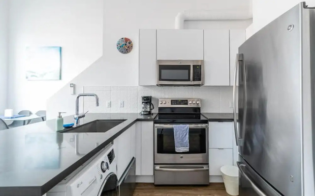 2BR 2storey Loft Free Parking Gym