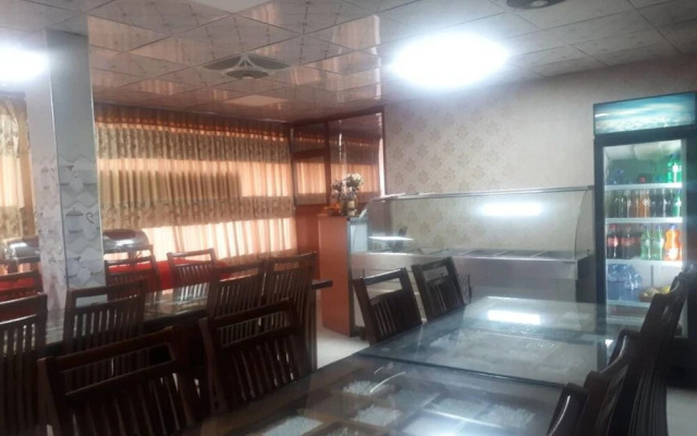 Hotel Chathuna
