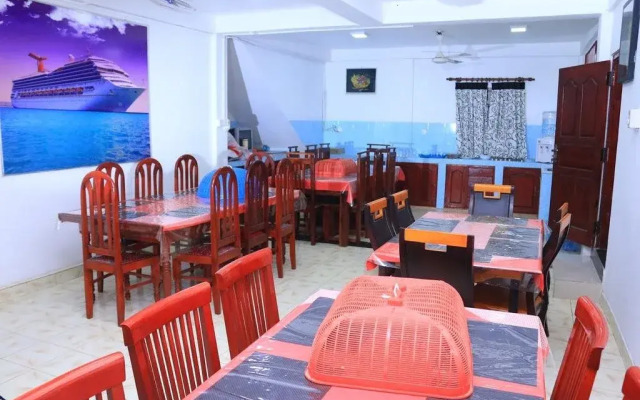 Gandhi Guest House & White Palace