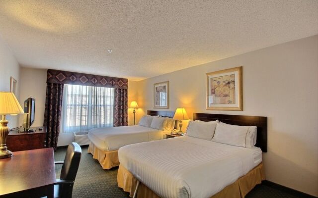 Holiday Inn Express Hotel & Suites Oshkosh Stateroute 41