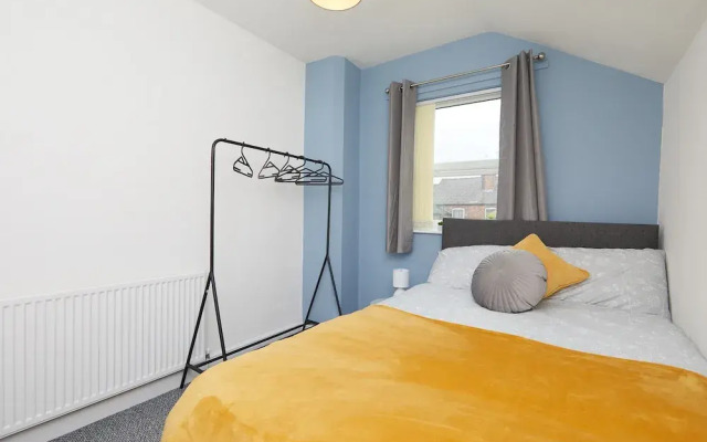 4 Bed Derby House - Long Stays- Parking