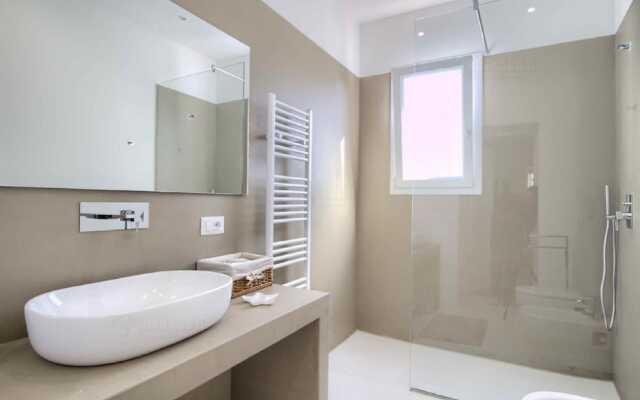 Deluxe Tangerine Court