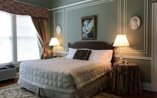 Historic Michabelle Inn