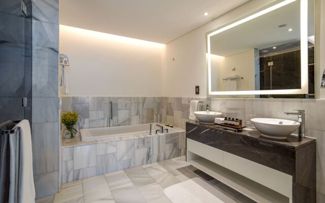 Th8 Palm Dubai Beach Resort, Vignette Collection, by IHG