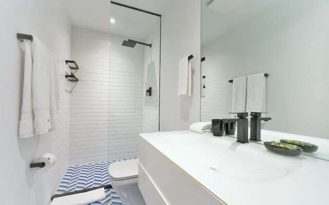 w Lively 2BR in Plaza Herrera