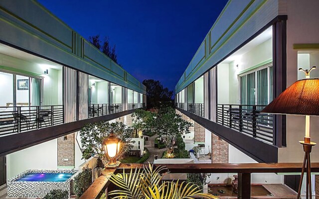 Baan Kiet 3 7 units 2 Bedroom Jacuzzi Townhomes