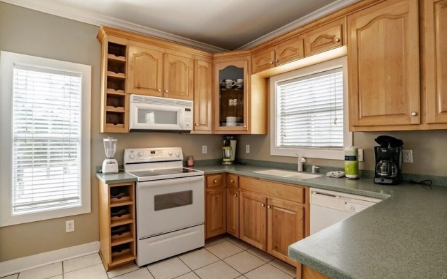 Living It Up 12B - 3 Br Condo