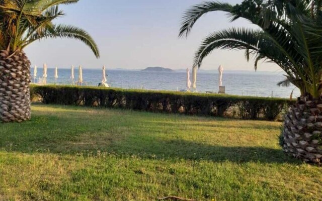 Relax in This Sithonia Property With Great Ocean Views