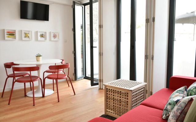 NEW!Central w/ sunny terrace - 9 min walk Trindade