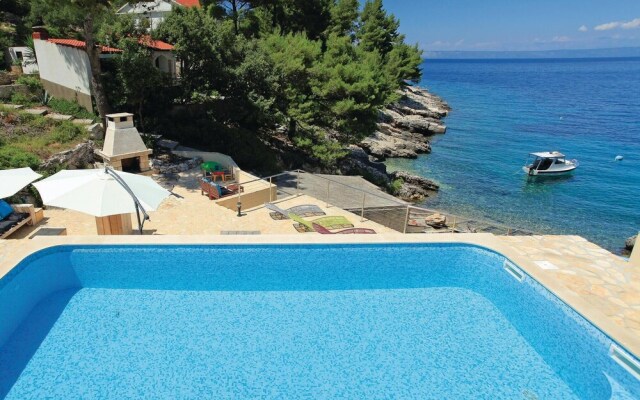 Stunning Home in Prigradica With Jacuzzi, Wifi and 8 Bedrooms