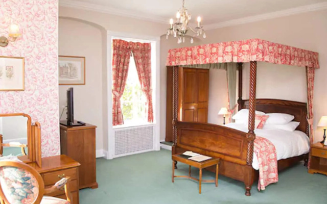 Woodland Manor Hotel