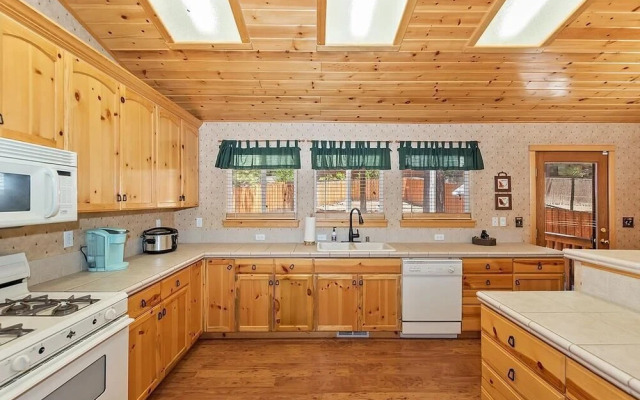 007 - The Log Cabin Getaway