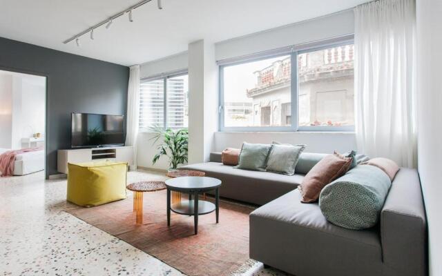 Stylish & perfectly located apartment, (Ermou st)