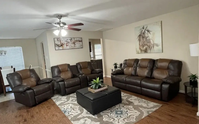 3Bdrm 2.5Bath 5Beds - Near Downtown