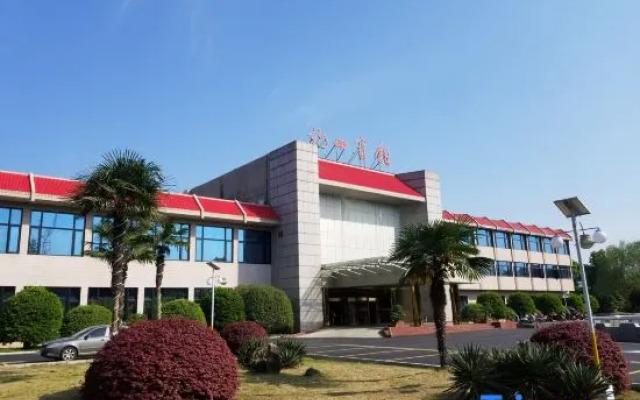 Longshan Hotel