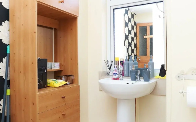 Cosy and Spacious 2 Bedroom House in Leicester