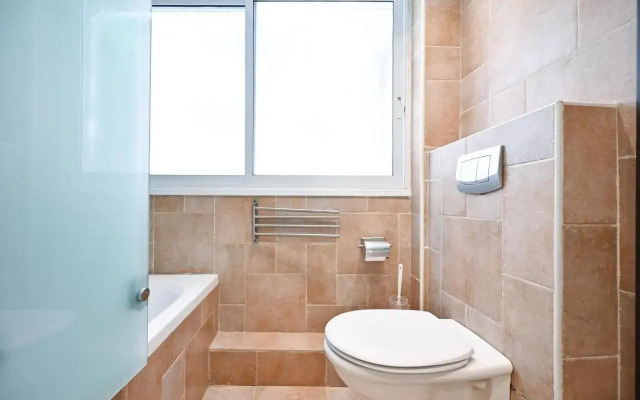 Pretty 2BR in Ben Gurion Blvd by HolyGuest