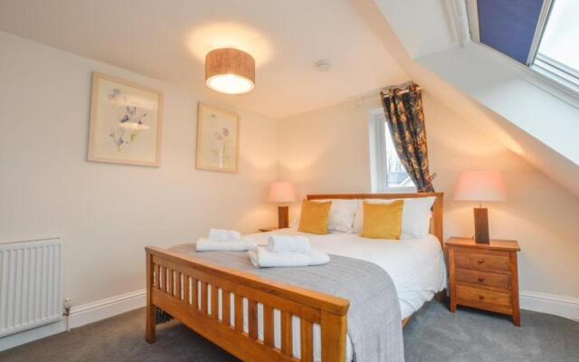 Blackmount House