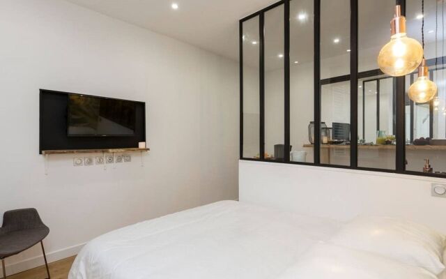 Studio d'architecte au pied de Tour Eiffel (CDM)