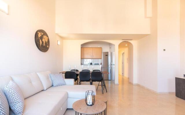 2247-Duplex 3 Bedrooms with 2 Terraces