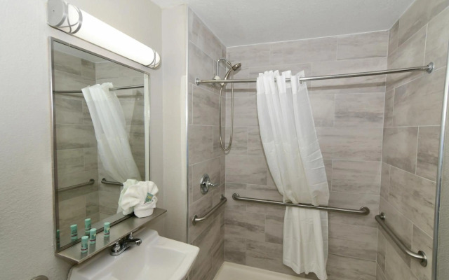 Rock Island Inn & Suites Marshalltown