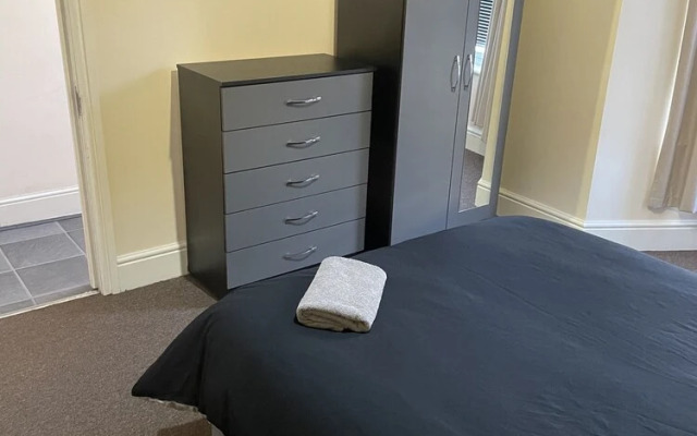 Immaculate 3-bed House Near Stokes Croft Bristol