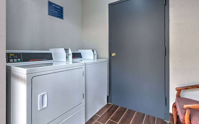 Days Inn by Wyndham Greenville MS