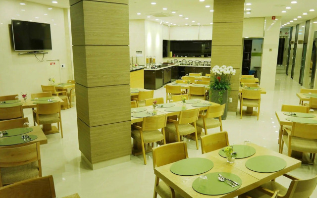 H Avenue Hotel