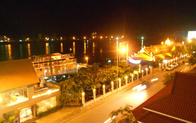 Pillar Hotel